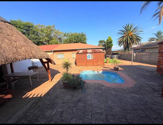 2 BEDROOM HOUSE FOR SALE IN VANDERBIJLPARK CW 2